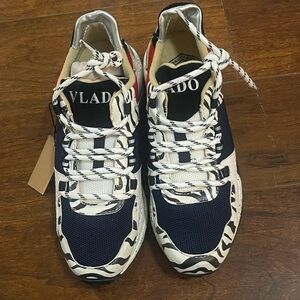NWOB VLADO-CLEO White/Multi- IG-920W-1M Women’s Size: 7.M